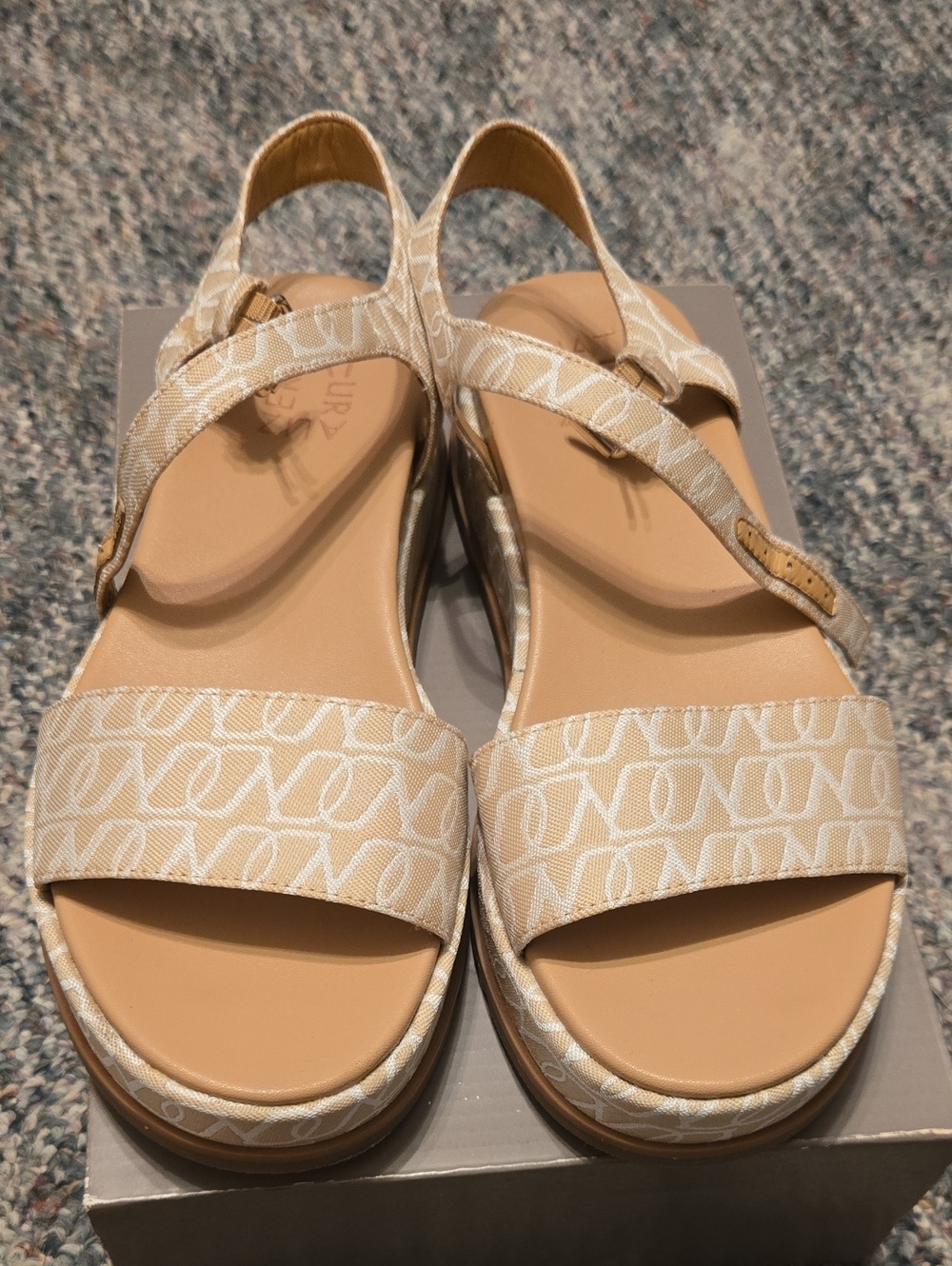 Naturalizer  Zane platform sandals